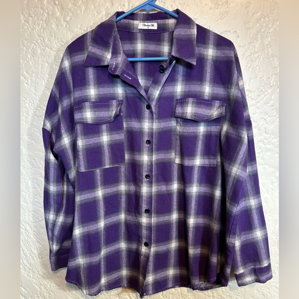 Womenโs Blooming Jelly Purple Plaid Button Down Shirt size mediumโ